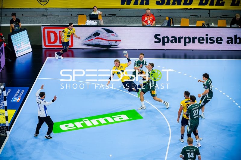 Edwin Aspenbäck (78; Rhein Neckar Löwen) wirft aufs Tor