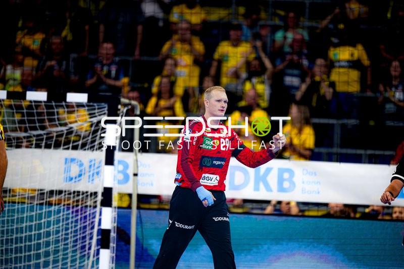 David Späth (29; Rhein Neckar Löwen) steht bereit im Tor