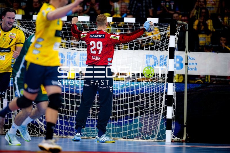 David Späth (29; Rhein Neckar Löwen) steht bereit im Tor