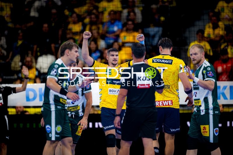 Verteidigung Halil Jaganjac (45; Rhein Neckar Löwen) und Robert Timmermeister (7; Rhein Neckar Löwen) gegen Peter Walz (14; ThSV Eisenach) und Stephan Seitz (44; ThSV Eisenach)