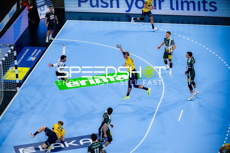 Robert Timmermeister (7; Rhein Neckar Löwen) wirft aufs Tor