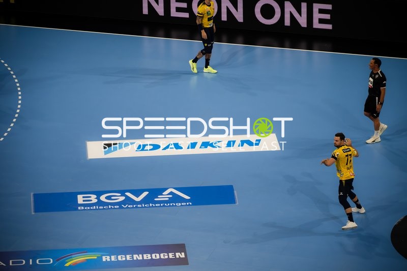 Dani Baijens (77; Rhein Neckar Löwen) wirft aufs Tor