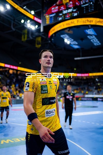 Robert Timmermeister (7; Rhein Neckar Löwen) positioniert sich