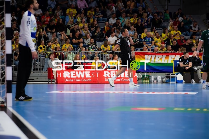 Matija Spikic (1; ThSV Eisenach) steht bereit im Tor