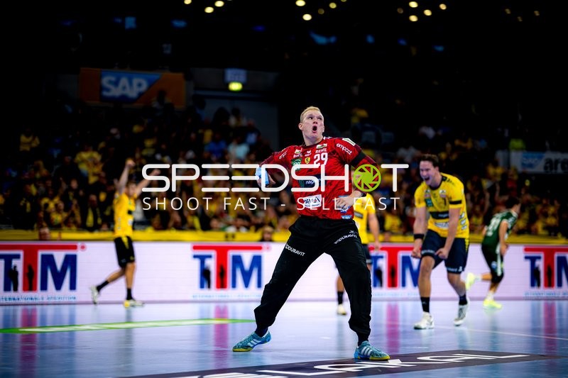 David Späth (29; Rhein Neckar Löwen) steht bereit im Tor