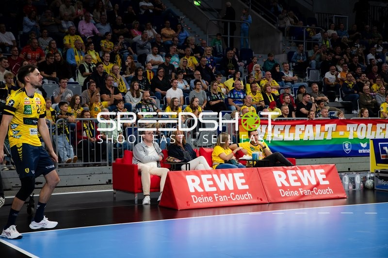 Patrick Groetzki (24; Rhein Neckar Löwen) an der Seitenlinie