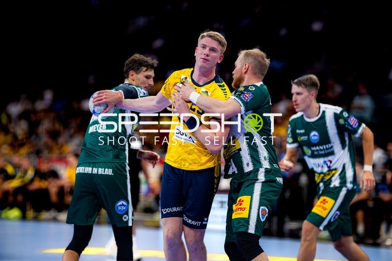 Verteidigung gegen Haukur Thrastarson (25; Rhein Neckar Löwen)