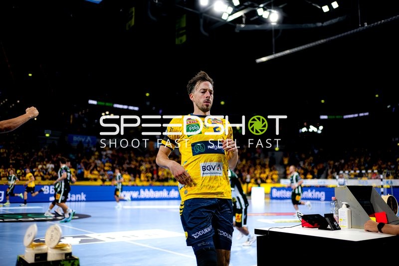 Patrick Groetzki (24; Rhein Neckar Löwen) positioniert sich