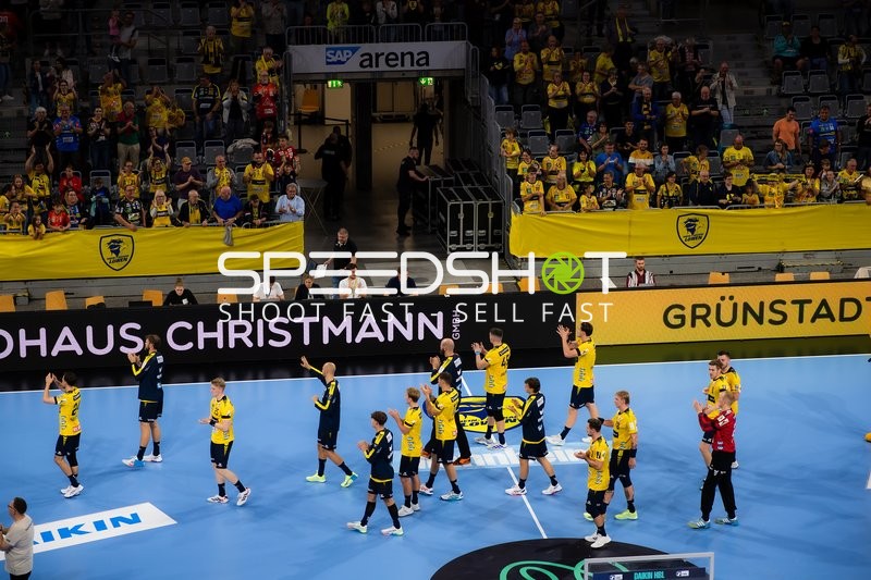 Jannik Kohlbacher (80; Rhein Neckar Löwen) positioniert sich