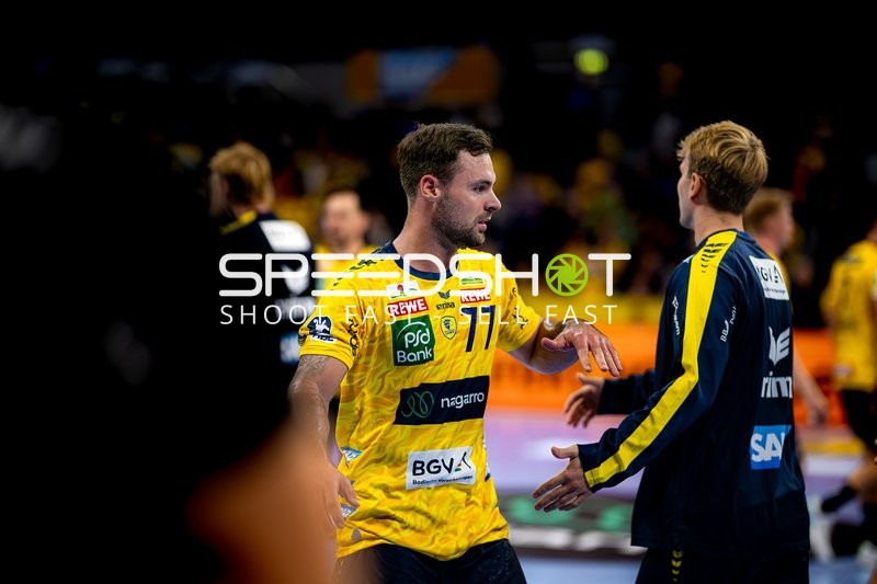 Dani Baijens (77; Rhein Neckar Löwen) positioniert sich