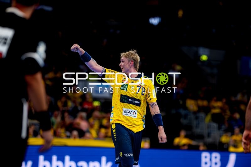 Edwin Aspenbäck (78; Rhein Neckar Löwen) positioniert sich