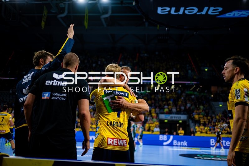 Robert Timmermeister (7; Rhein Neckar Löwen) im Gespräch mit Trainer Maik Machulla (Trainer; Rhein Neckar Löwen)