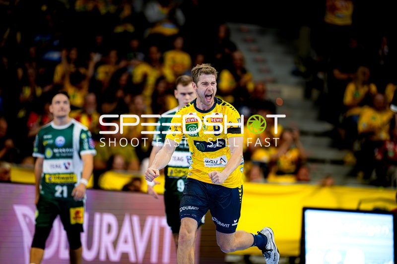 Tim Nothdurft (8; Rhein Neckar Löwen) jubelt nach Tor