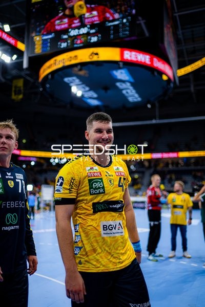 Halil Jaganjac (45; Rhein Neckar Löwen) positioniert sich