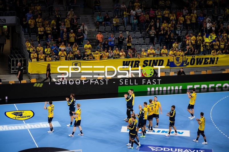 Rhein Neckar Löwen applaudieren