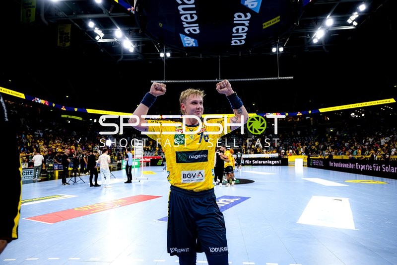 Edwin Aspenbäck (78; Rhein Neckar Löwen) jubelt nach Tor