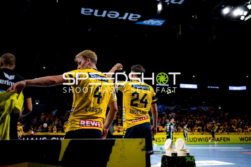 Mathias Larson (4; Rhein Neckar Löwen) und Patrick Groetzki (24; Rhein Neckar Löwen) positionieren sich