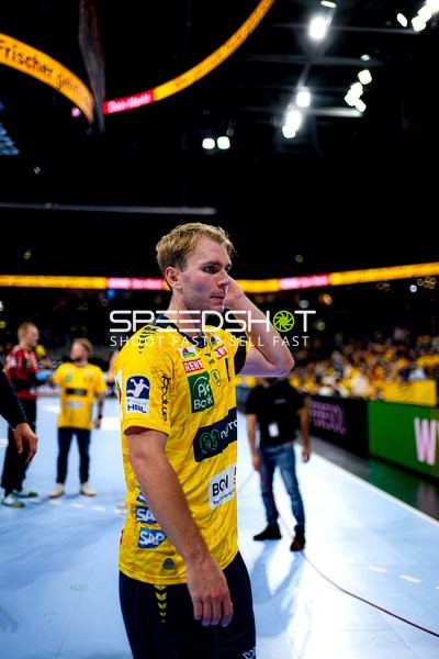 Mathias Larson (4; Rhein Neckar Löwen) steht bereit