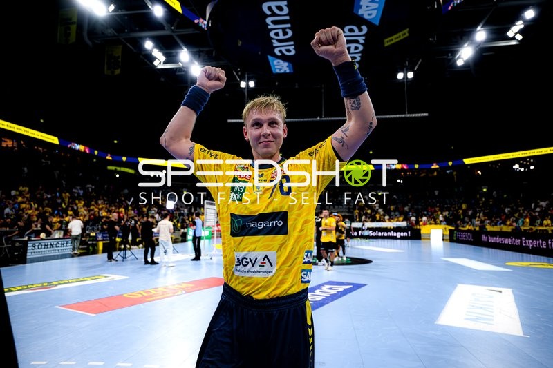 Edwin Aspenbäck (78; Rhein Neckar Löwen) jubelt nach Tor