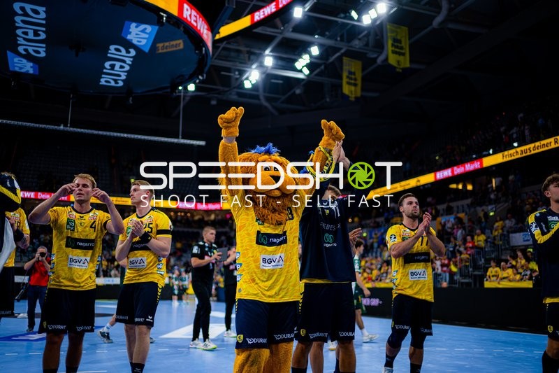 Mathias Larson (4; Rhein Neckar Löwen), Haukur Thrastarson (25; Rhein Neckar Löwen) und Dani Baijens (77; Rhein Neckar Löwen) positionieren sich