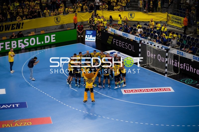 Kevin Gerwin (49; Rhein Neckar Löwen) und Tim Nothdurft (8; Rhein Neckar Löwen) positionieren sich