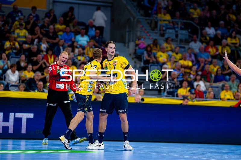 Robert Timmermeister (7; Rhein Neckar Löwen) und David Späth (29; Rhein Neckar Löwen) positionieren sich