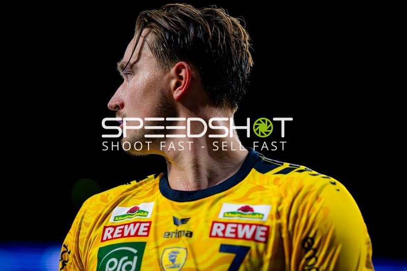 Robert Timmermeister (7; Rhein Neckar Löwen) positioniert sich