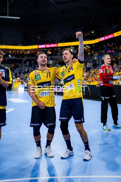 Dani Baijens (77; Rhein Neckar Löwen) und Patrick Groetzki (24; Rhein Neckar Löwen) jubeln gemeinsam