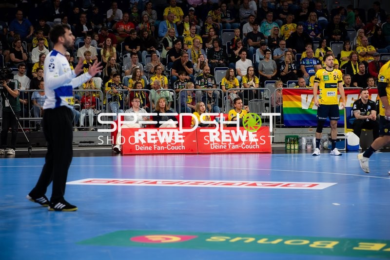 Patrick Groetzki (24; Rhein Neckar Löwen) und Matija Spikic (1; ThSV Eisenach) auf dem Spielfeld