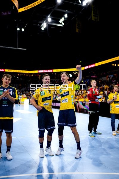 71; Rhein Neckar Löwen und 74; Rhein Neckar Löwen jubeln gemeinsam