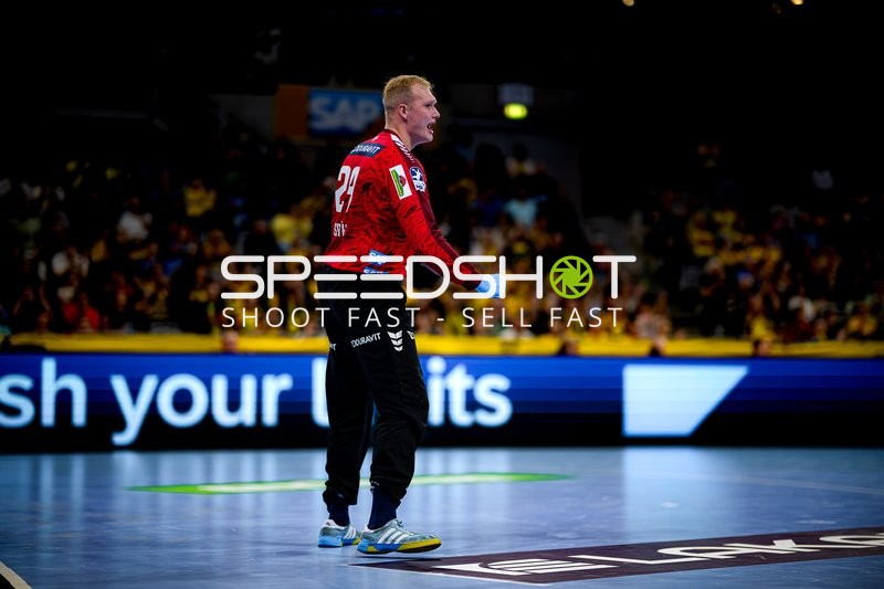 David Späth (29; Rhein Neckar Löwen) steht bereit im Tor