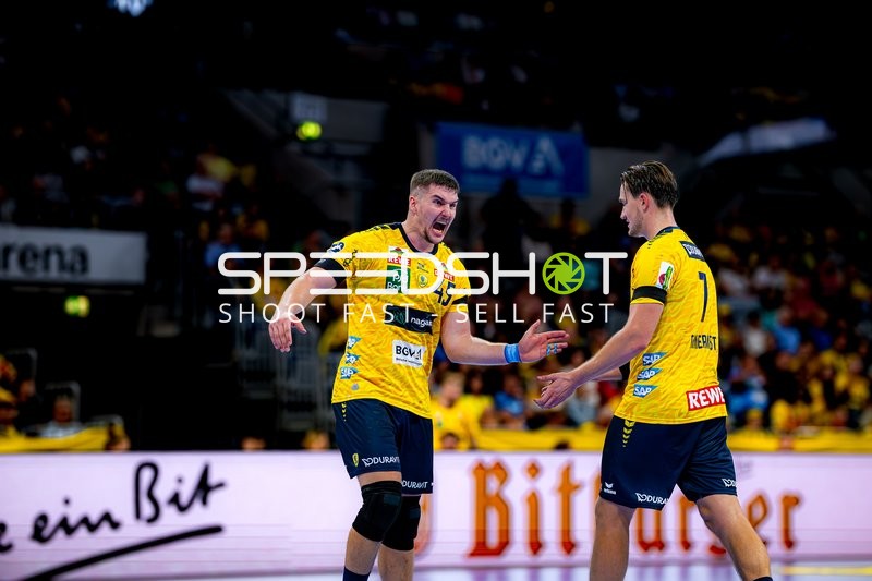 Halil Jaganjac (45; Rhein Neckar Löwen) und Robert Timmermeister (7; Rhein Neckar Löwen) im Gespräch