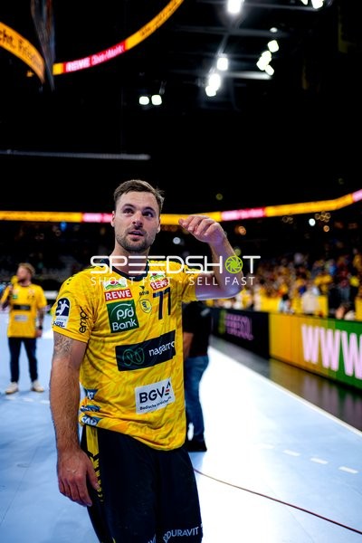 Dani Baijens (77; Rhein Neckar Löwen) positioniert sich