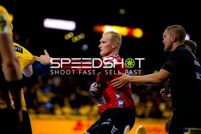 Torwart David Späth (29; Rhein Neckar Löwen) steht bereit