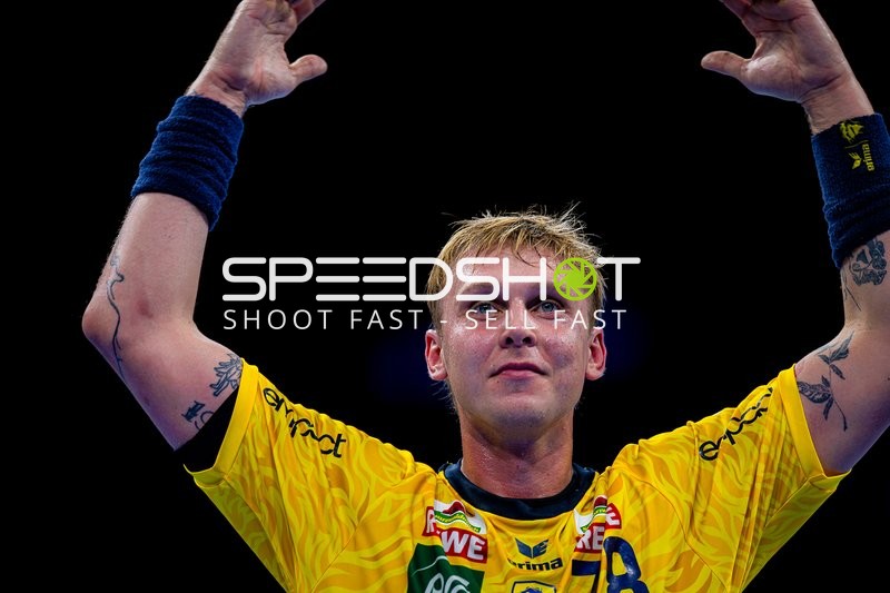 Edwin Aspenbäck (78; Rhein Neckar Löwen) positioniert sich