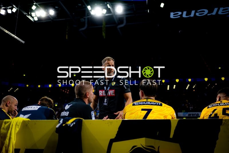 Trainer Maik Machulla (Trainer; Rhein Neckar Löwen) gibt Anweisungen