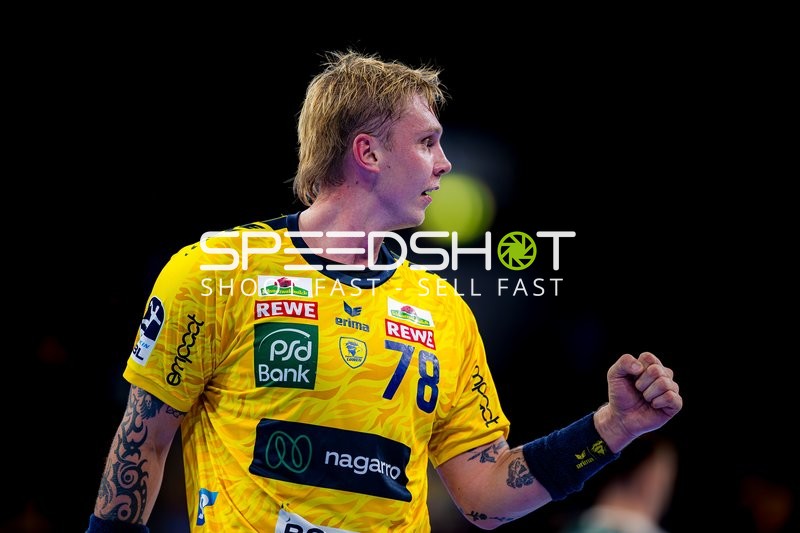 Edwin Aspenbäck (78; Rhein Neckar Löwen) jubelt nach Tor