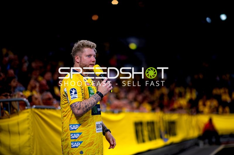 Kevin Gerwin (49; Rhein Neckar Löwen) gibt Anweisungen