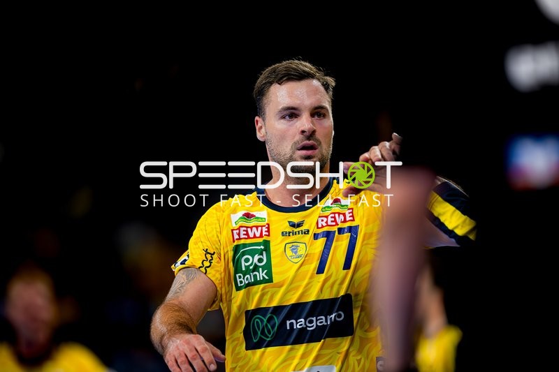 Dani Baijens (77; Rhein Neckar Löwen) positioniert sich