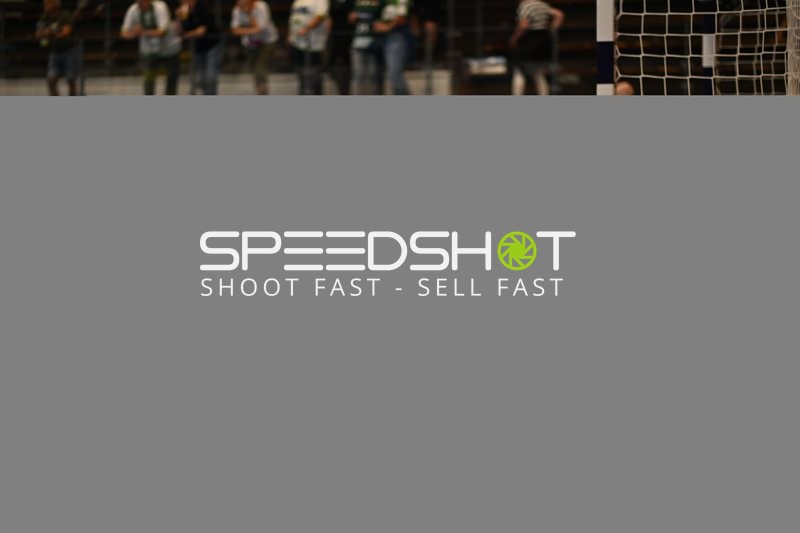 Spieler positionieren sich vor dem Tor