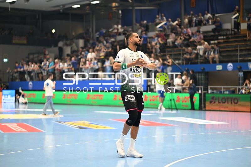 Philipp Ahouansou (19; HSG Wetzlar) positioniert sich