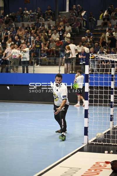 Karim Hendawy (66; HSG Wetzlar) steht bereit im Tor