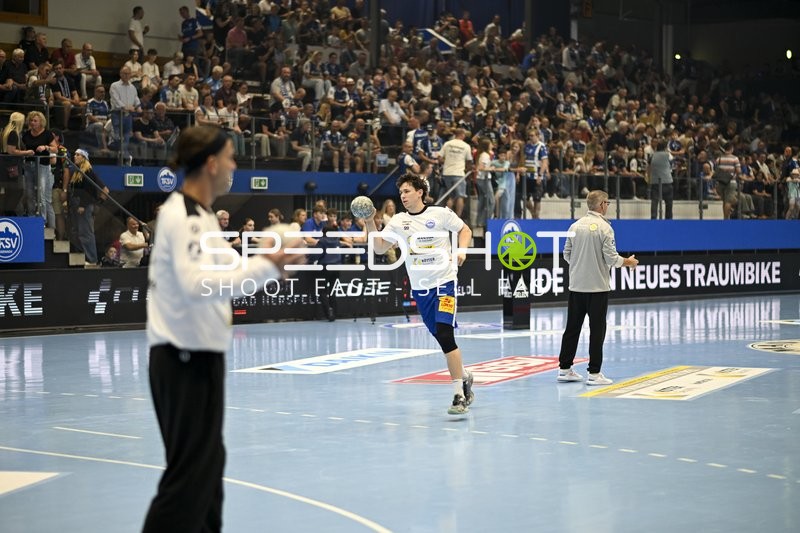 Tillman Leu (99; ThSV Eisenach) positioniert sich