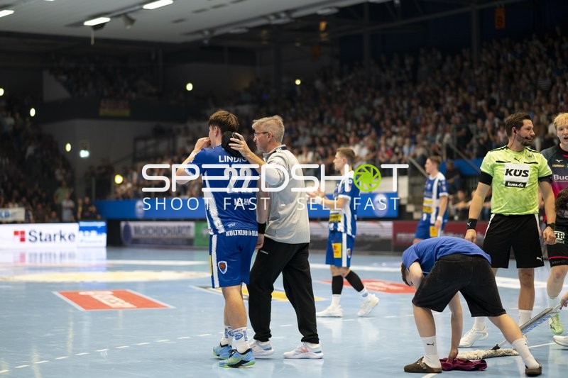 Felix Aellen (22; ThSV Eisenach) mit Traineranweisungen