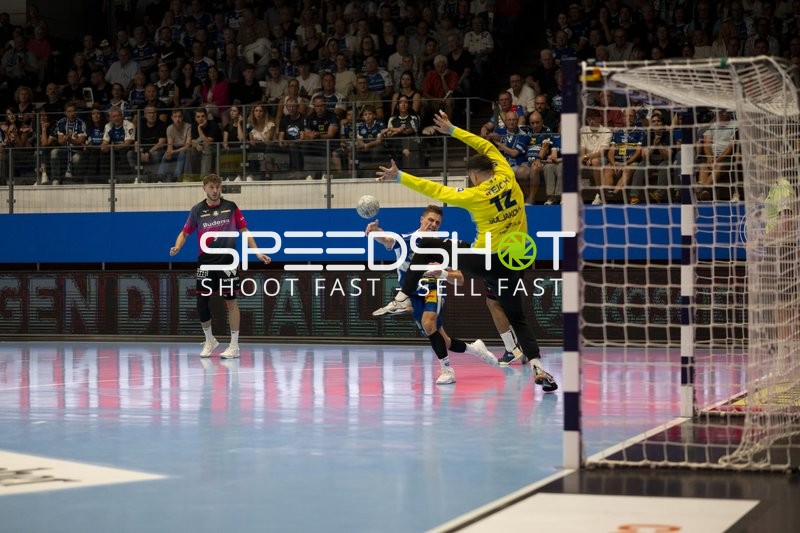 Vincent Buchner (74; ThSV Eisenach) wirft aufs Tor