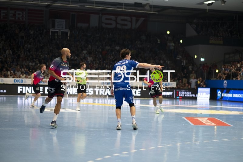 David Cyrill Akakpo (19; HSG Wetzlar) und Dominik Mappes (21; HSG Wetzlar) positionieren sich