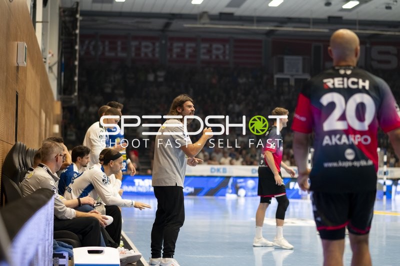 Trainer Sebastian Hinze (Trainer; ThSV Eisenach) gibt Anweisungen