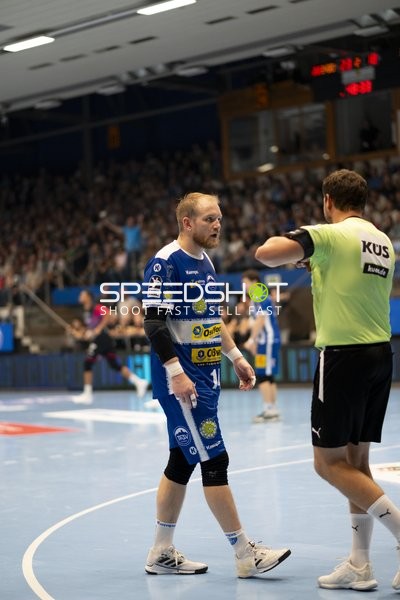 Peter Walz (14; ThSV Eisenach) im Dialog mit Schiedsrichter