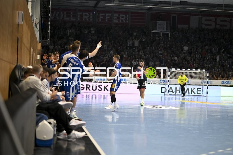 Oskar Joelsson (3; ThSV Eisenach), Felix Aellen (22; ThSV Eisenach) und Stefan Cavor (77; HSG Wetzlar) Jubeln