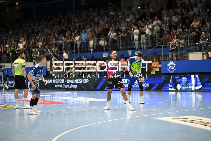 Ahmed Nafea (79; HSG Wetzlar) hält den Ball bereit